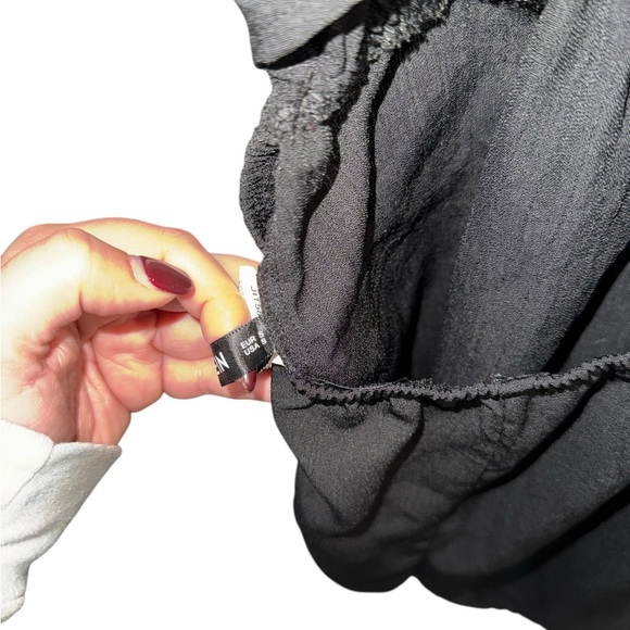 ✨ 5/$30 ✨ SHEIN Black Ruffled Tie Back Romper - Picture 6 of 6